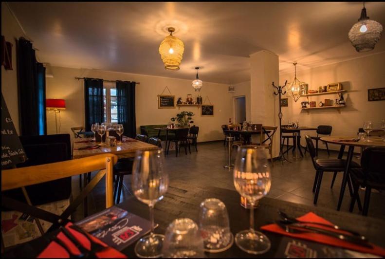 Le Plan B - Hotel 3 Etoiles - Restaurant Ruoms Exterior photo